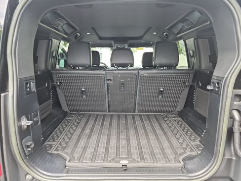 Certified 2023 Land Rover Defender 110 X-Dynamic SE AWD/4WD image 33
