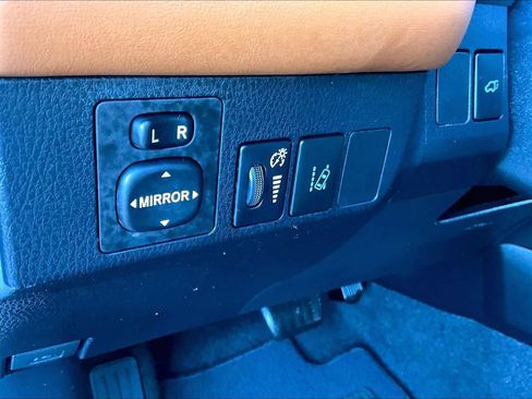 Used 2018 Toyota RAV4 SE w/ Power Extra Value Package FWD image 33
