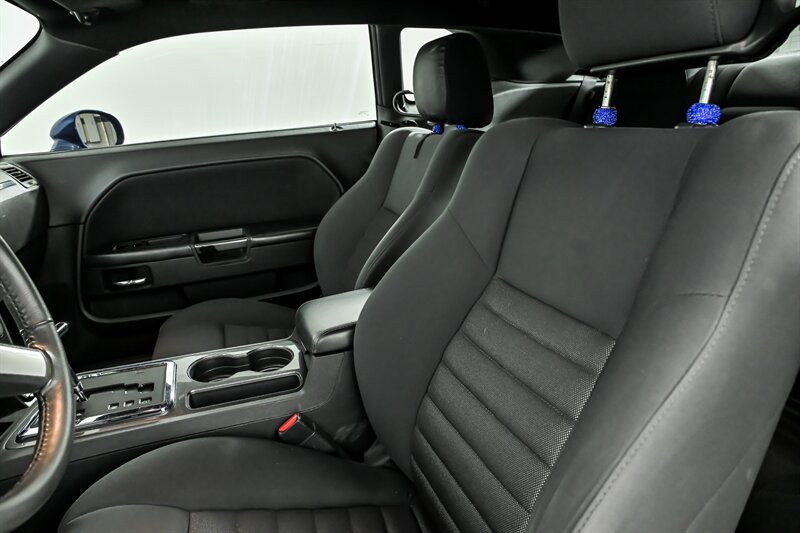 Used 2010 Dodge Challenger R/T w/ Sound Group RWD image 16