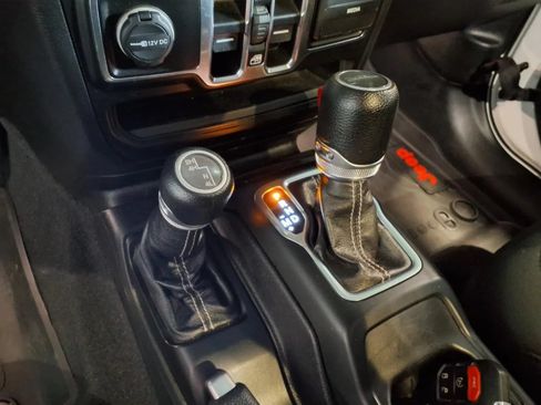 Used 2020 Jeep Gladiator Overland w/ LED Lighting Group AWD/4WD image 23