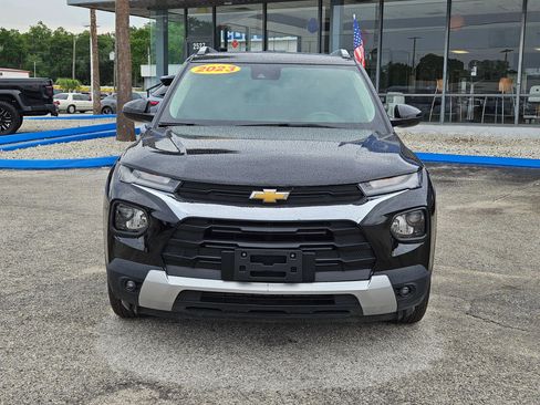 Used 2023 Chevrolet TrailBlazer LT w/ Convenience Package FWD image 3