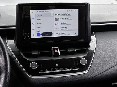 Used 2025 Toyota Corolla LE image 23