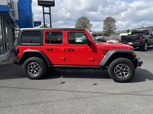 Used 2024 Jeep Wrangler Unlimited Rubicon image 2