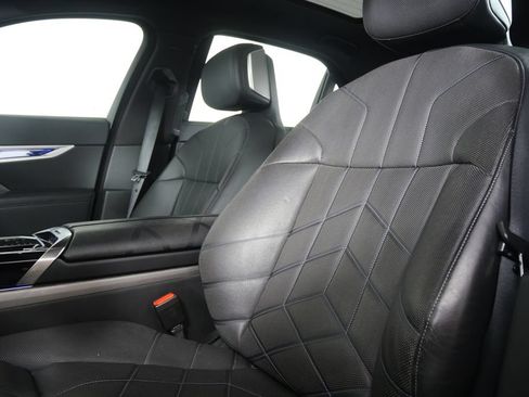 Used 2023 BMW 740i RWD image 10