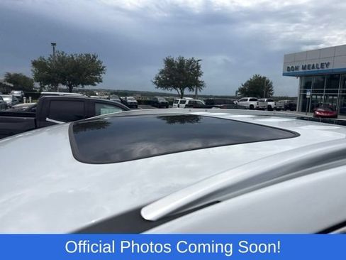 Used 2023 Buick Enclave Essence w/ Experience Buick Package FWD image 6