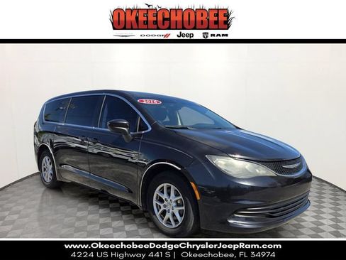 Used 2017 Chrysler Pacifica Touring FWD image 1