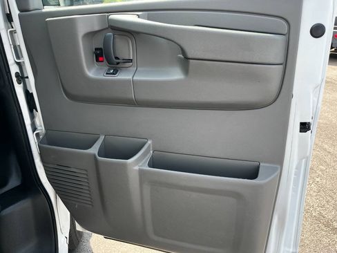 Used 2015 Chevrolet Express 2500 RWD image 15