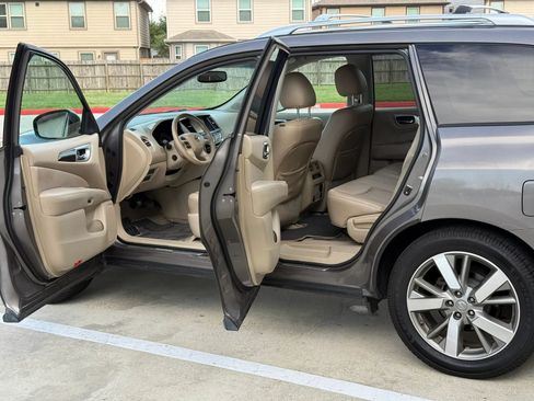 Used 2014 Nissan Pathfinder Platinum FWD image 10