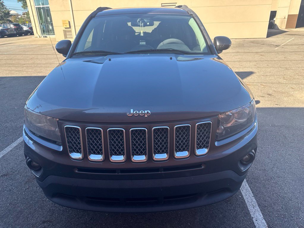 Used 2016 Jeep Compass Latitude AWD/4WD image 2