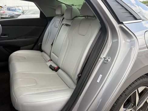 Used 2023 Hyundai Elantra Limited FWD image 11