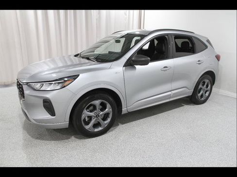 Certified 2023 Ford Escape ST-Line w/ Tech Pack #1 AWD/4WD image 3