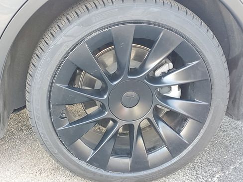 Used 2023 Tesla Model Y Long Range image 5