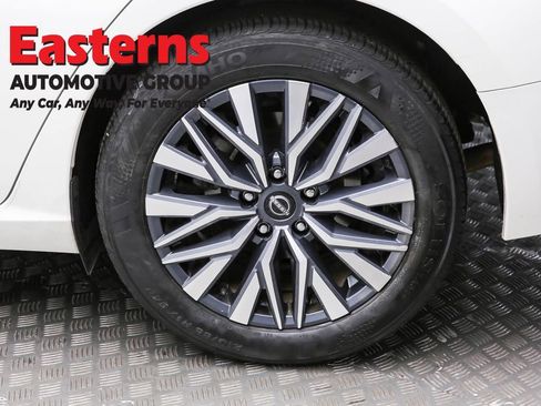 Used 2025 Nissan Altima 2.5 SV FWD image 8