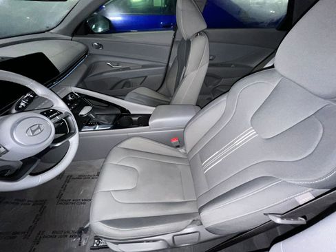 Used 2025 Hyundai Elantra SEL image 27