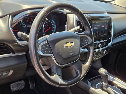 Used 2020 Chevrolet Traverse LT FWD image 17
