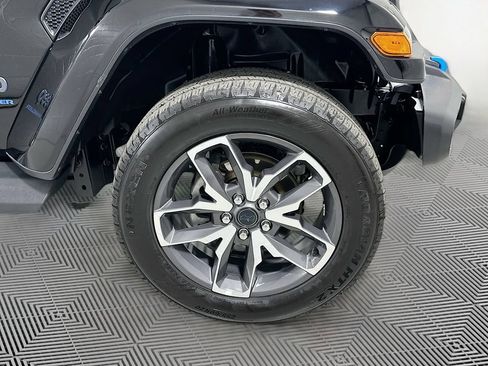 Certified 2024 Jeep Wrangler Unlimited w/ Convenience Group AWD/4WD image 20