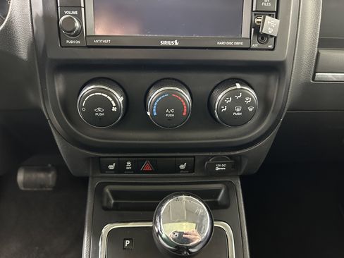 Used 2012 Jeep Patriot Latitude w/ Sun/Sound Group AWD/4WD image 19