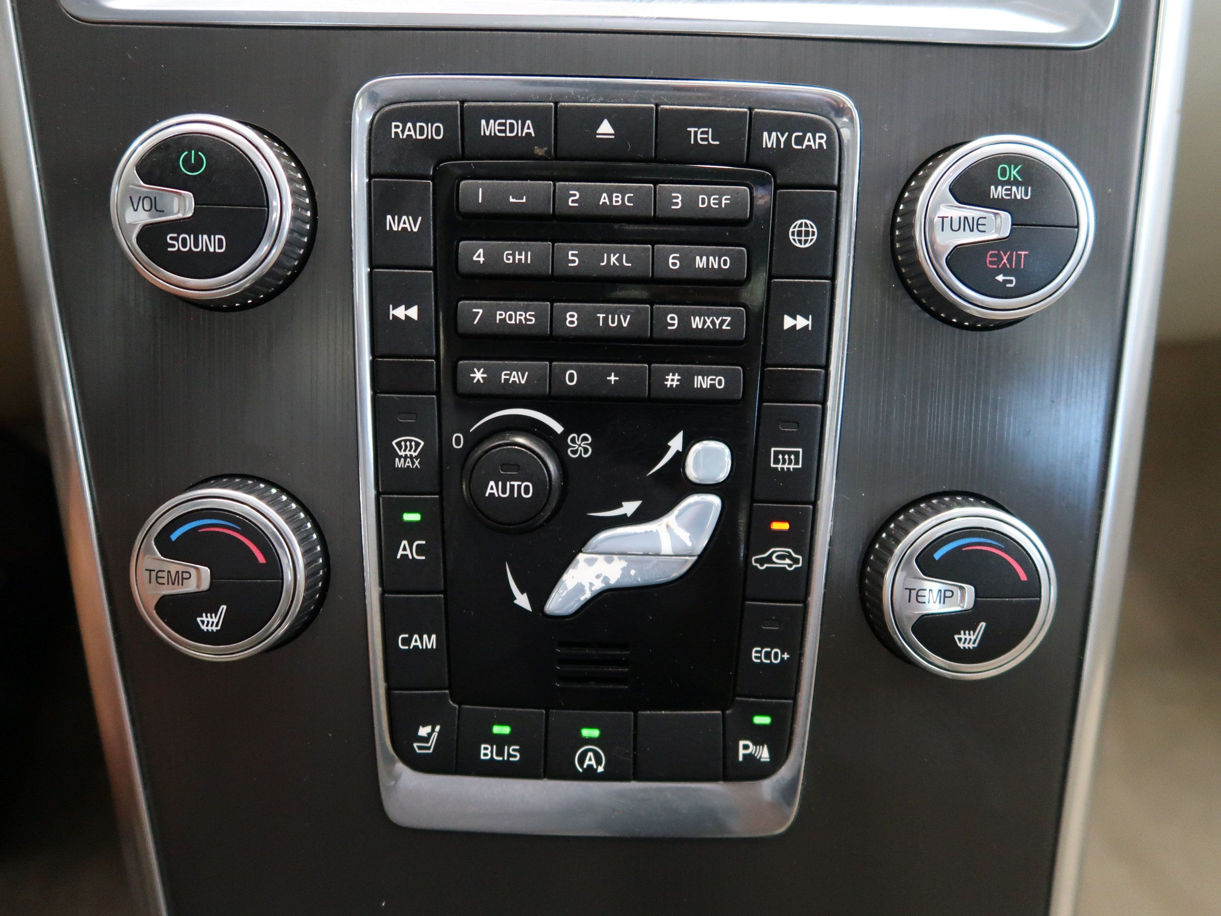Used 2015 Volvo XC60 T5 Premier w/ Proximity Package FWD image 16