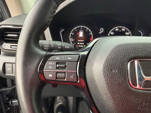 Used 2025 Honda Pilot EX-L image 17