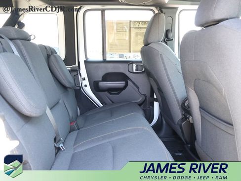 Used 2024 Jeep Wrangler Unlimited AWD/4WD image 11