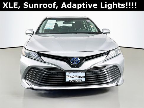 Used 2018 Toyota Camry XLE image 2