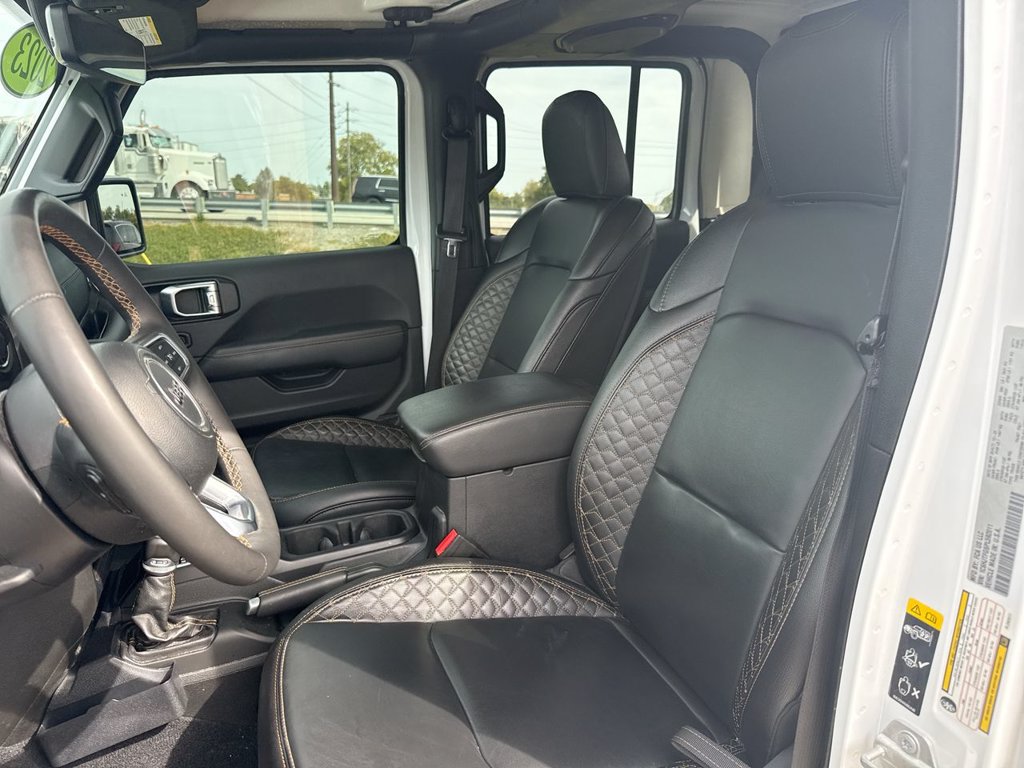 Used 2023 Jeep Gladiator Overland AWD/4WD image 13