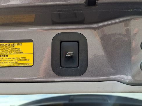 Used 2014 Toyota Sienna SE image 33