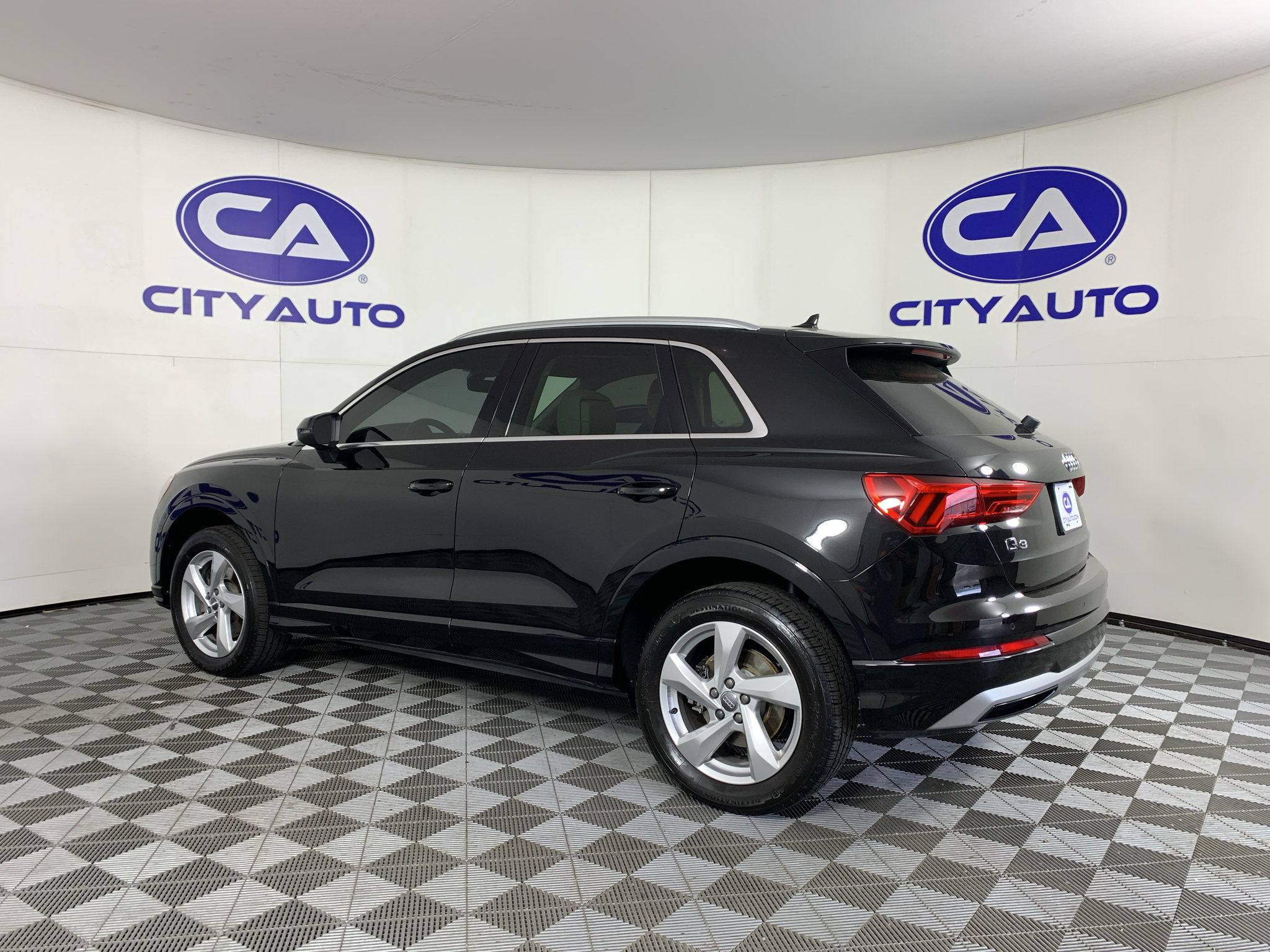 Used 2020 Audi Q3 2.0T Premium AWD/4WD image 5