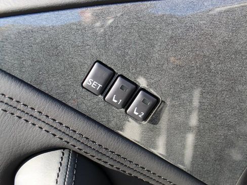 Used 2024 Nissan Armada SL w/ Midnight Edition Package image 10