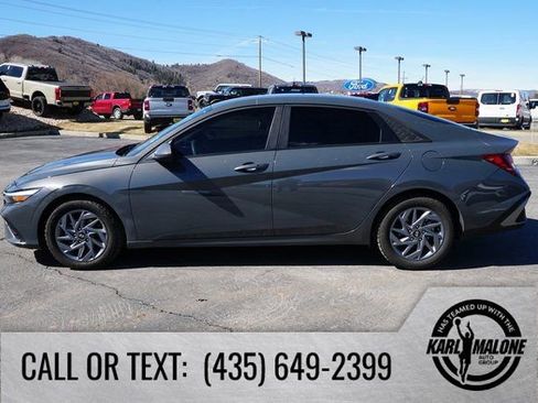 Used 2024 Hyundai Elantra SEL image 3