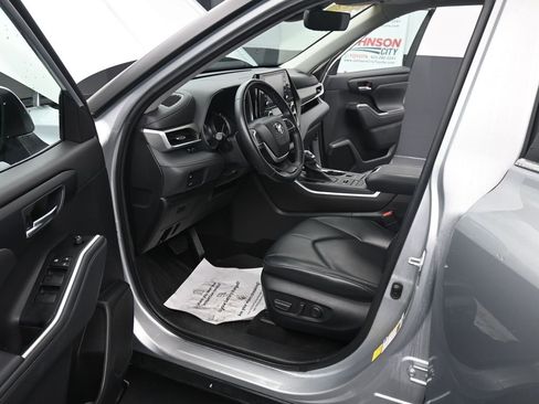 Used 2022 Toyota Highlander XLE image 20