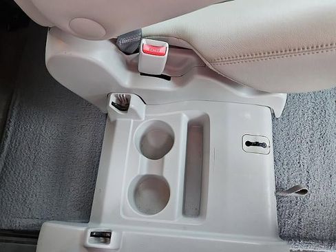 Used 2012 Toyota Sienna XLE image 23