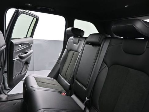 New 2025 Jeep Grand Cherokee Laredo image 15