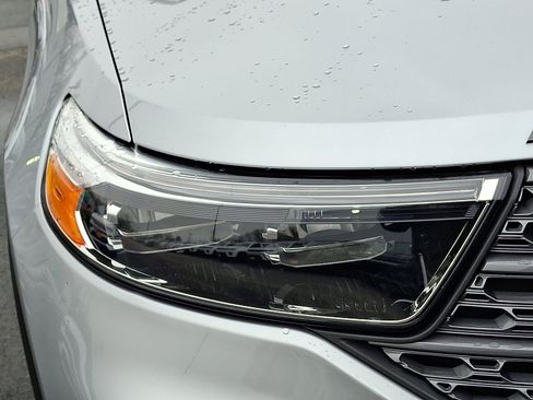 Used 2023 Ford Explorer XLT w/ Equipment Group 202A image 9