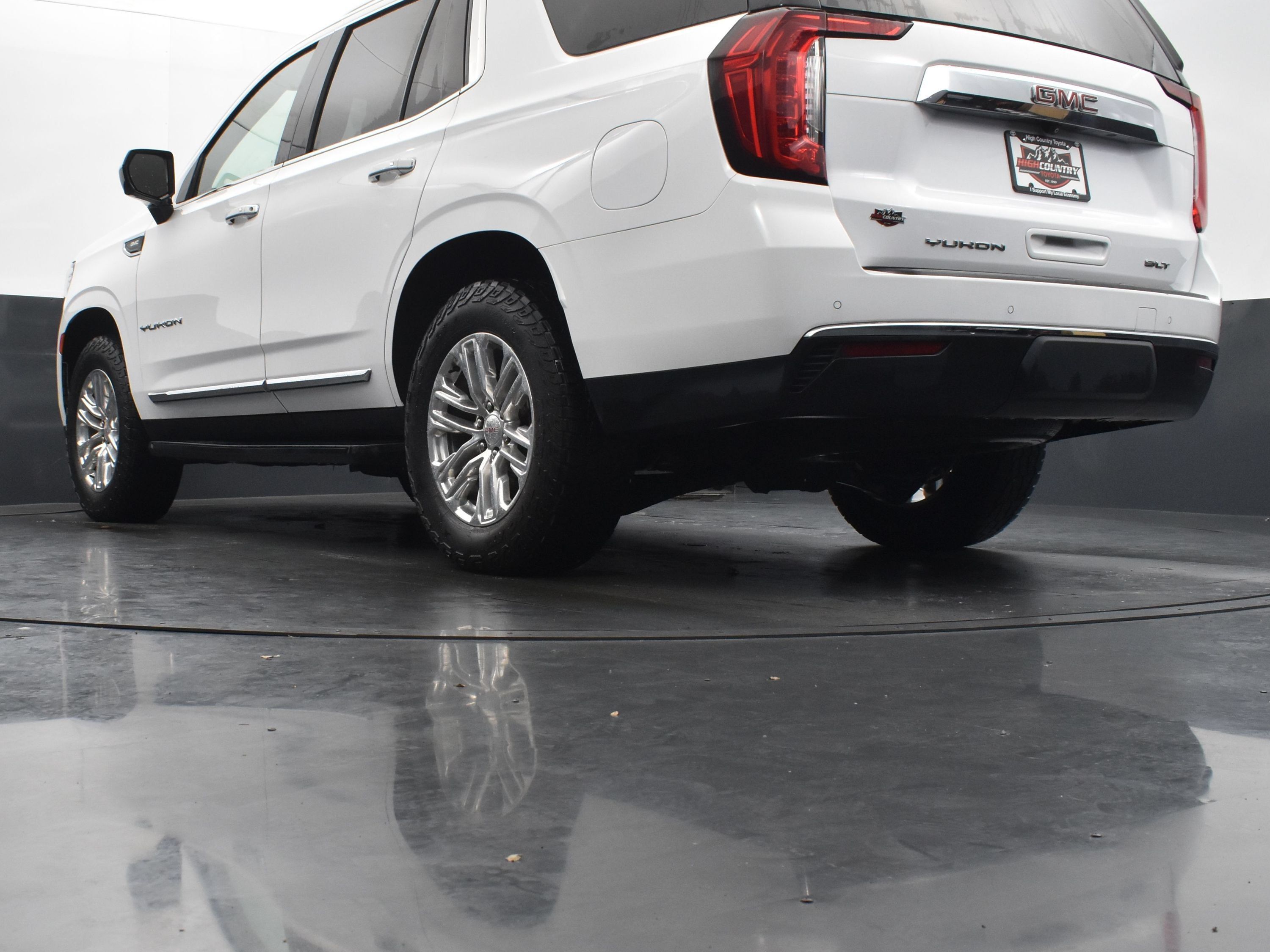 Used 2023 GMC Yukon SLT AWD/4WD image 38