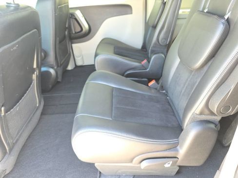 Used 2018 Dodge Grand Caravan SXT w/ Rear Park Assist Package FWD image 18