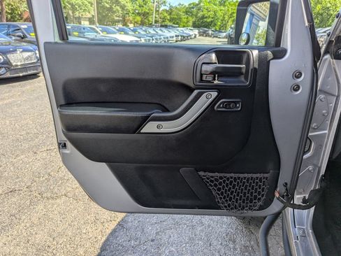 Used 2017 Jeep Wrangler Rubicon AWD/4WD image 11