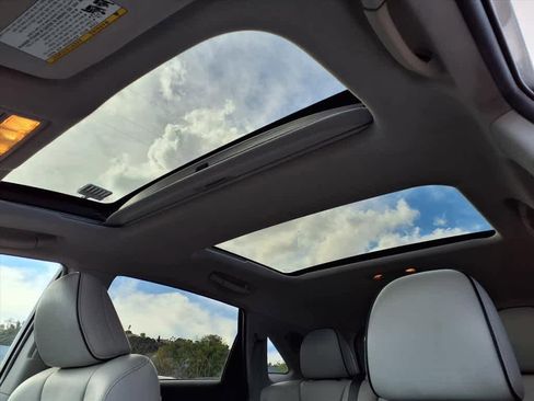 Used 2013 Toyota Venza Limited image 16