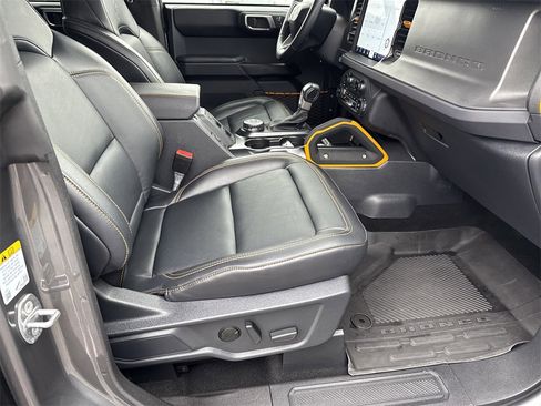 Used 2024 Ford Bronco Badlands image 14