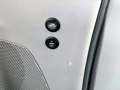 Used 2015 Toyota Sienna XLE MOBILITY VAN image 16