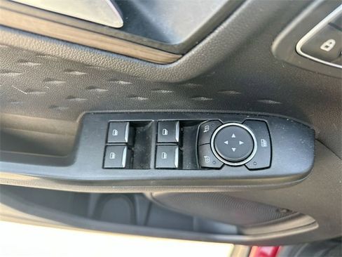 Used 2020 Ford Escape Titanium image 12