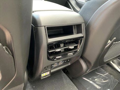 New 2025 Jeep Grand Cherokee Limited w/ Luxury Tech Group II image 24