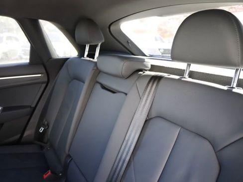 Used 2025 Audi Q3 2.0T Premium image 17