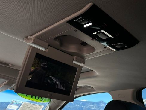 Used 2017 Chevrolet Suburban Premier image 34