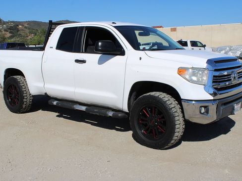 Used 2016 Toyota Tundra SR5 w/ SR5 Upgrade Package RWD image 3