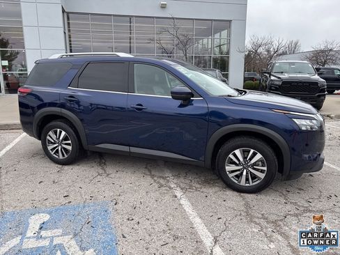 Used 2025 Nissan Pathfinder SL FWD image 38