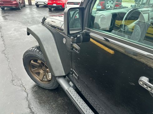 Used 2018 Jeep Wrangler Unlimited Sport S image 12