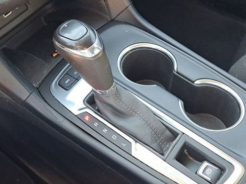 Used 2019 Chevrolet Equinox Premier image 16