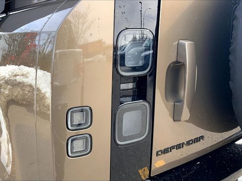 New 2026 Land Rover Defender 110 X-Dynamic SE image 14