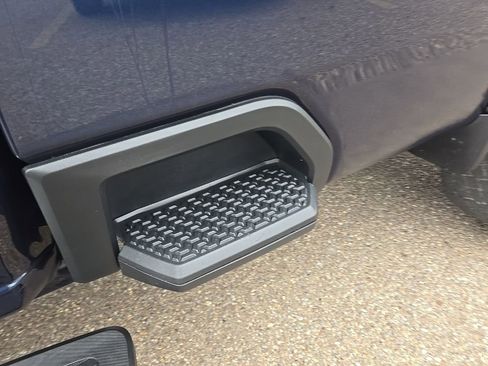 Used 2022 Chevrolet Silverado 2500 LT w/ Convenience Package image 35